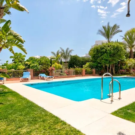 Apartment Royal W/shared Pool, Terrace &a/c *