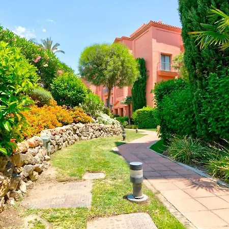 Royal W/shared Pool, Terrace &a/c Apartment *